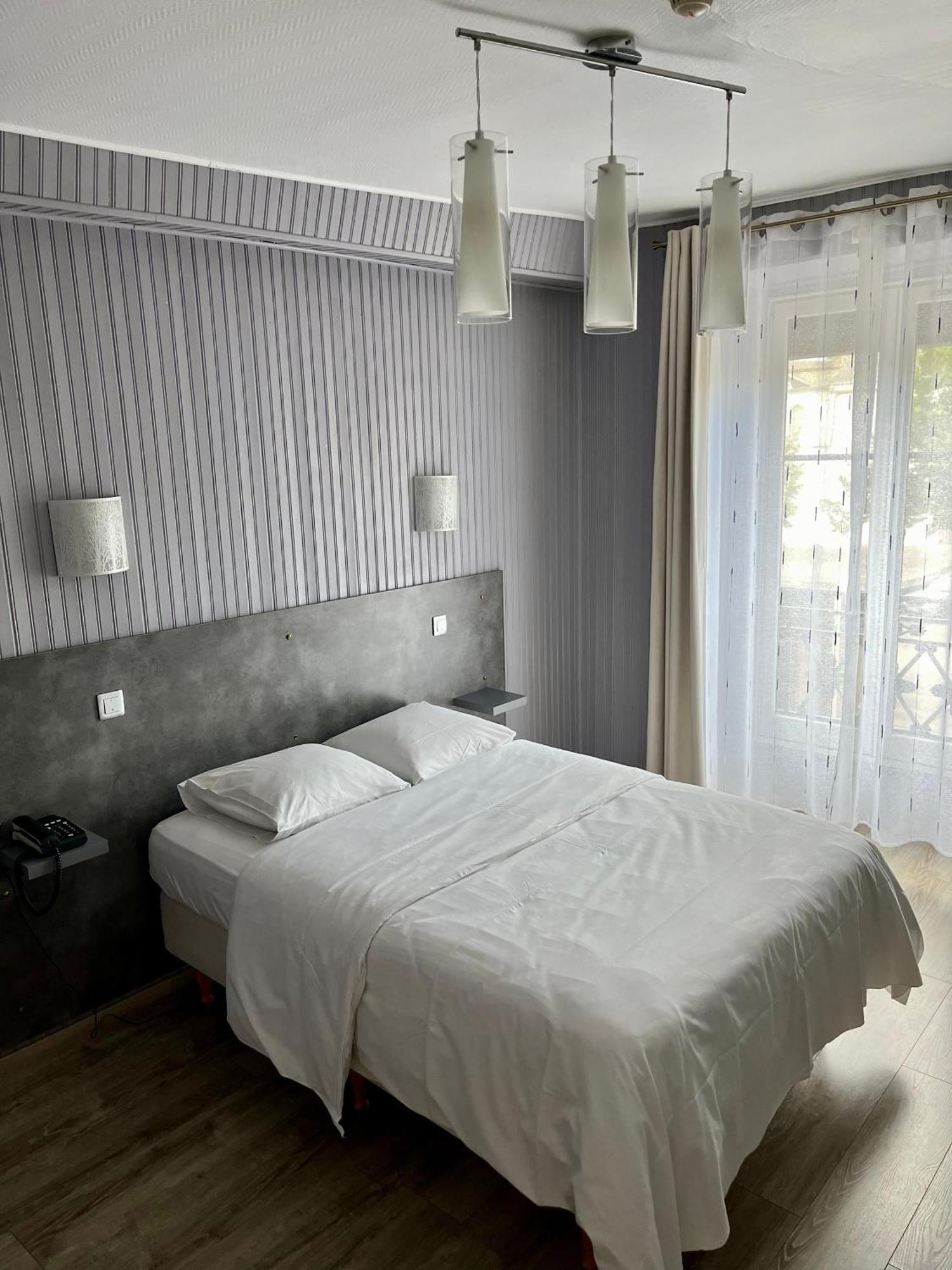 Le Relais De La Poste Hotel Pithiviers Buitenkant foto