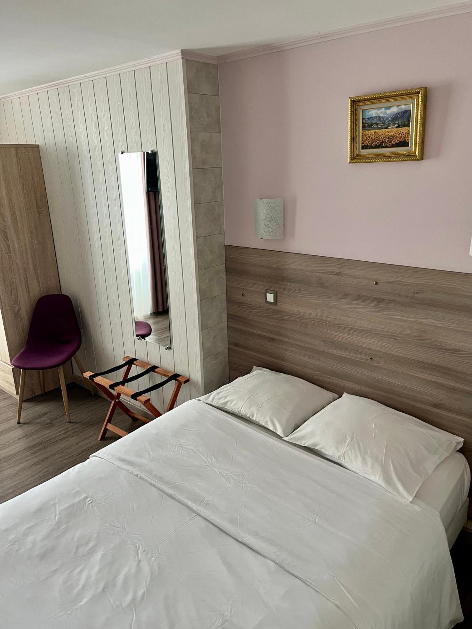 Le Relais De La Poste Hotel Pithiviers Buitenkant foto