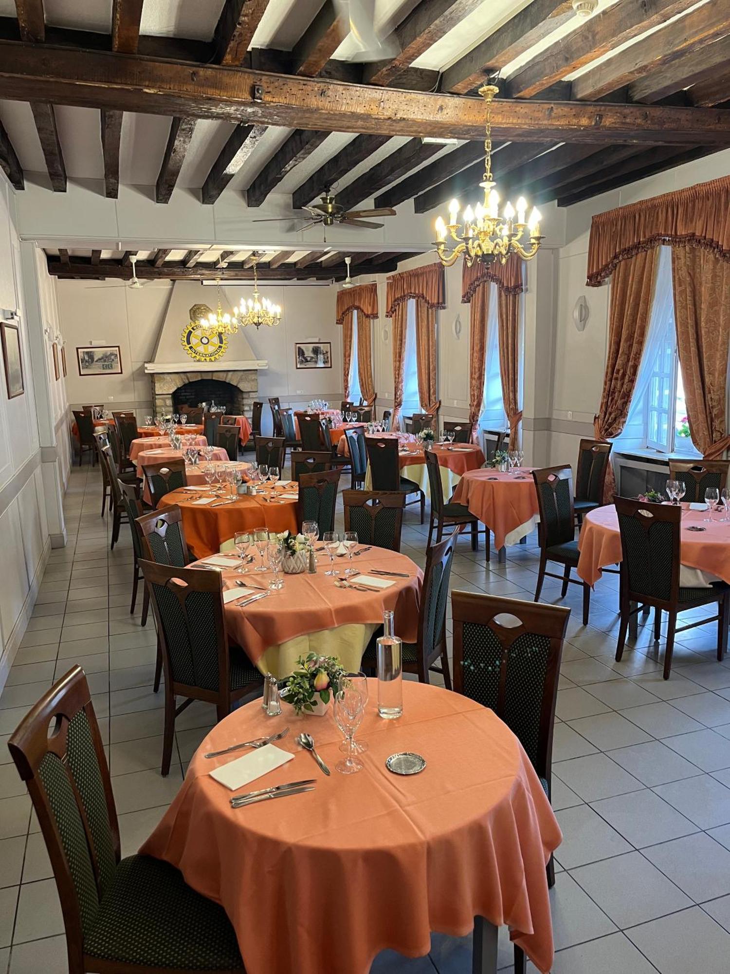 Le Relais De La Poste Hotel Pithiviers Buitenkant foto